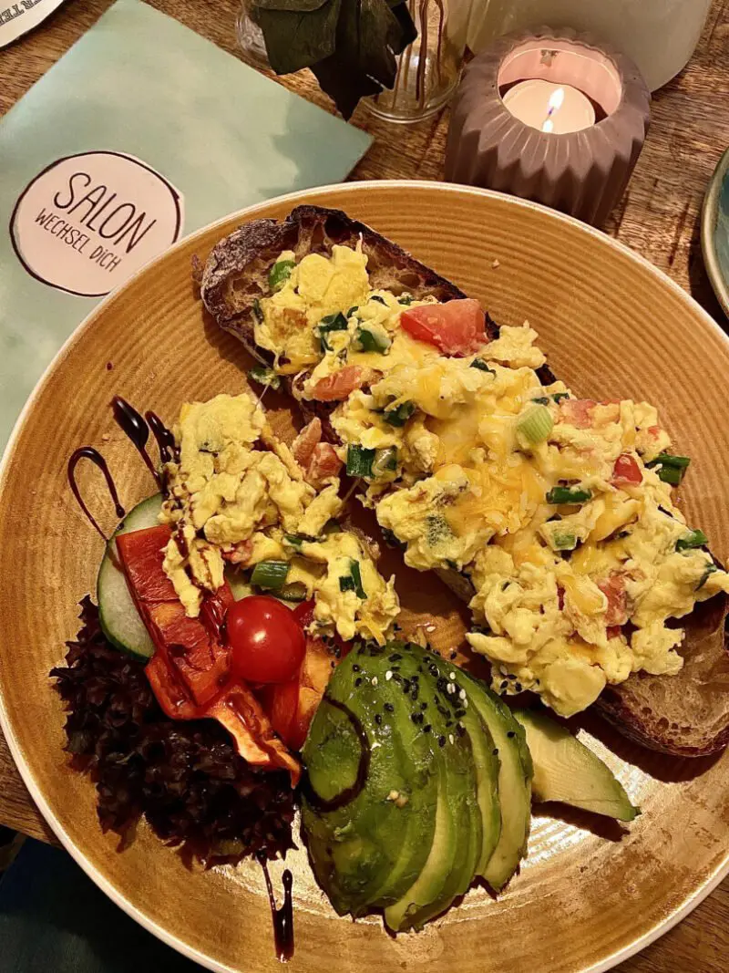 Salon Wechsel Dich Brot mit Ei