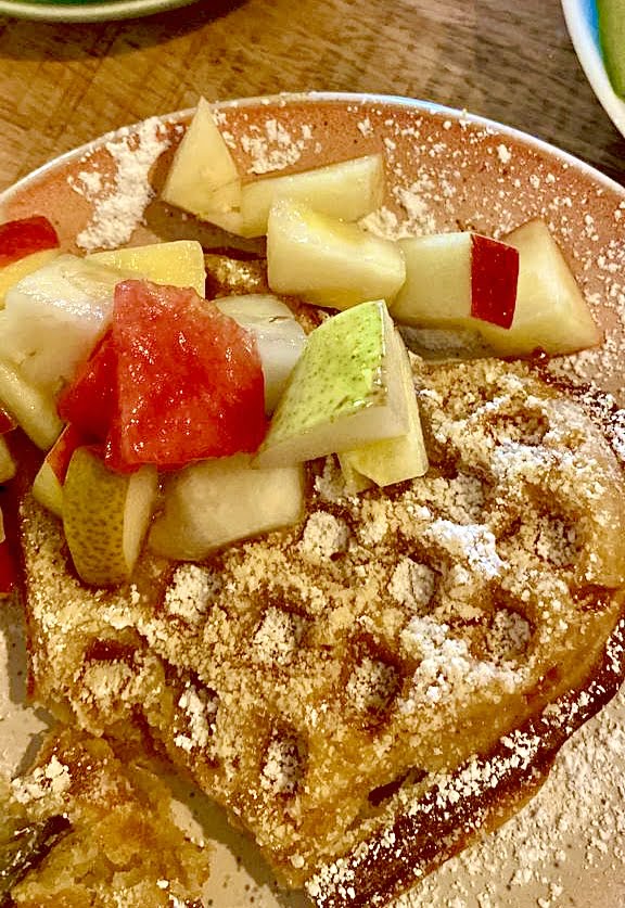 Salon Wechsel Dich Waffle with Fruits