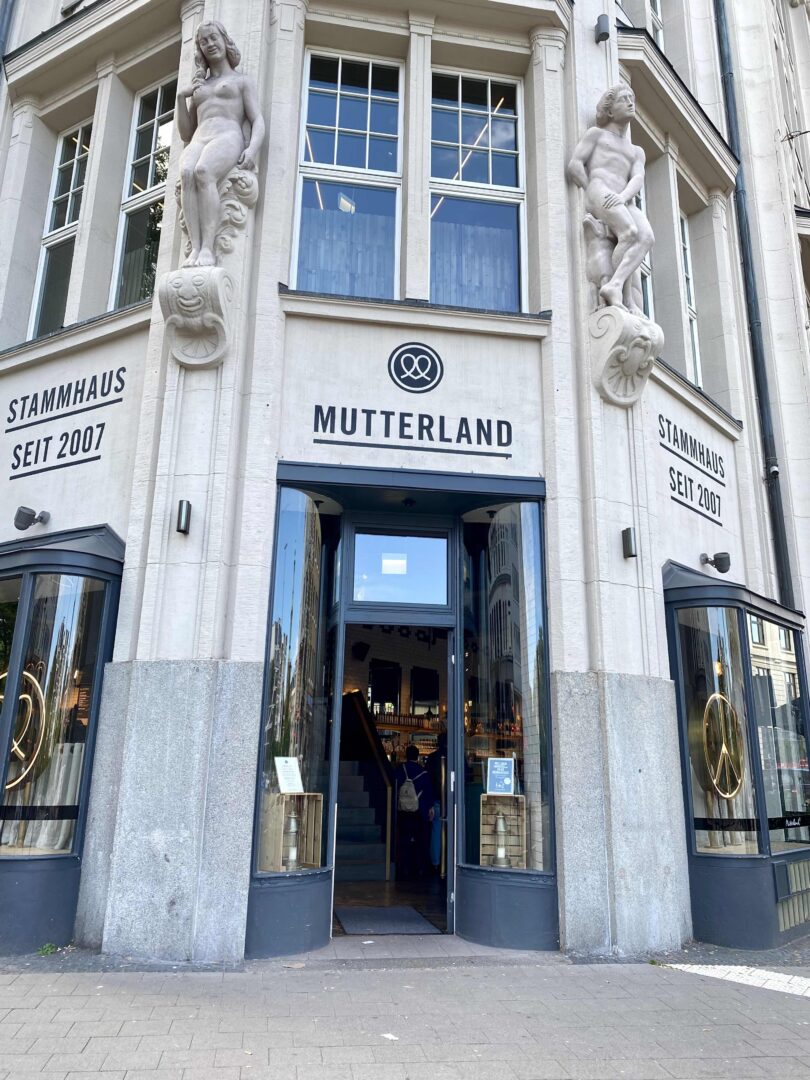 Mutterland Stammhaus Außenbereich