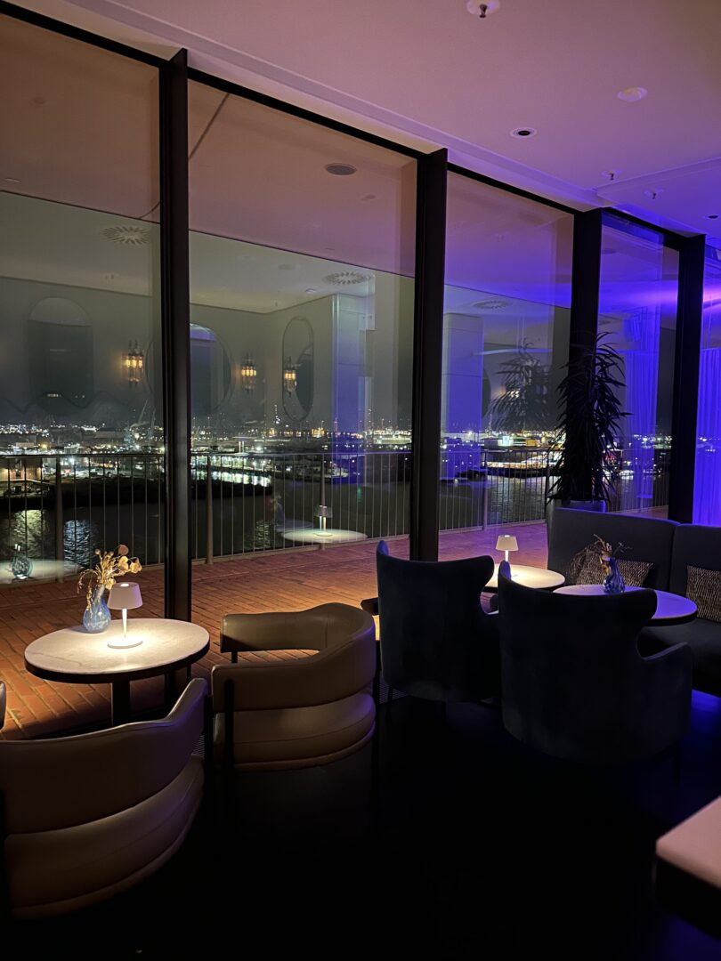 Blick Bar Elbphilharmonie Inneneinrichtung