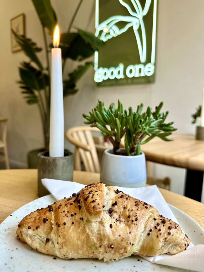 Good One Café Croissant