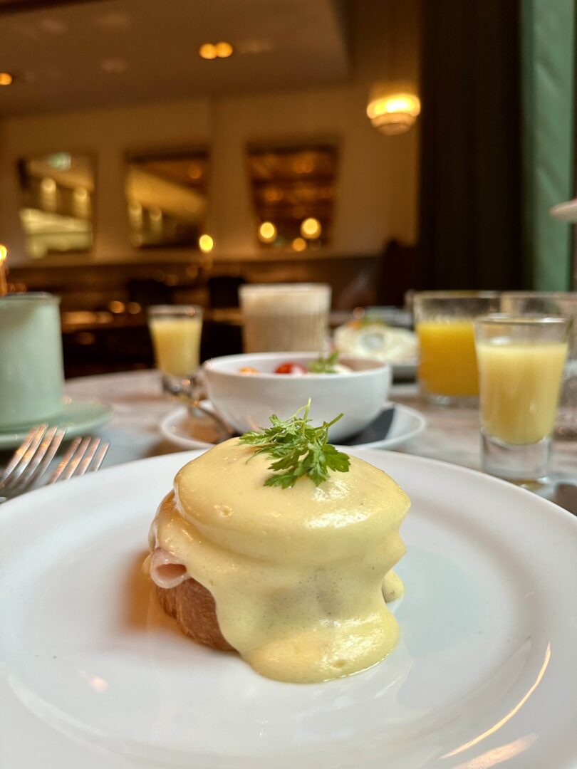 Brasserie TORTUE Ei Benedict