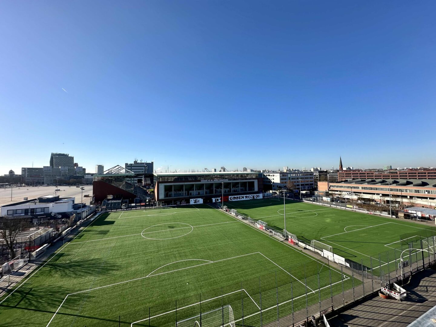 Hamburg Bunker Fußballfeld