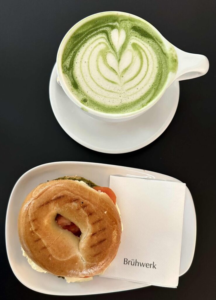 Brühwerk Bagel und Matcha