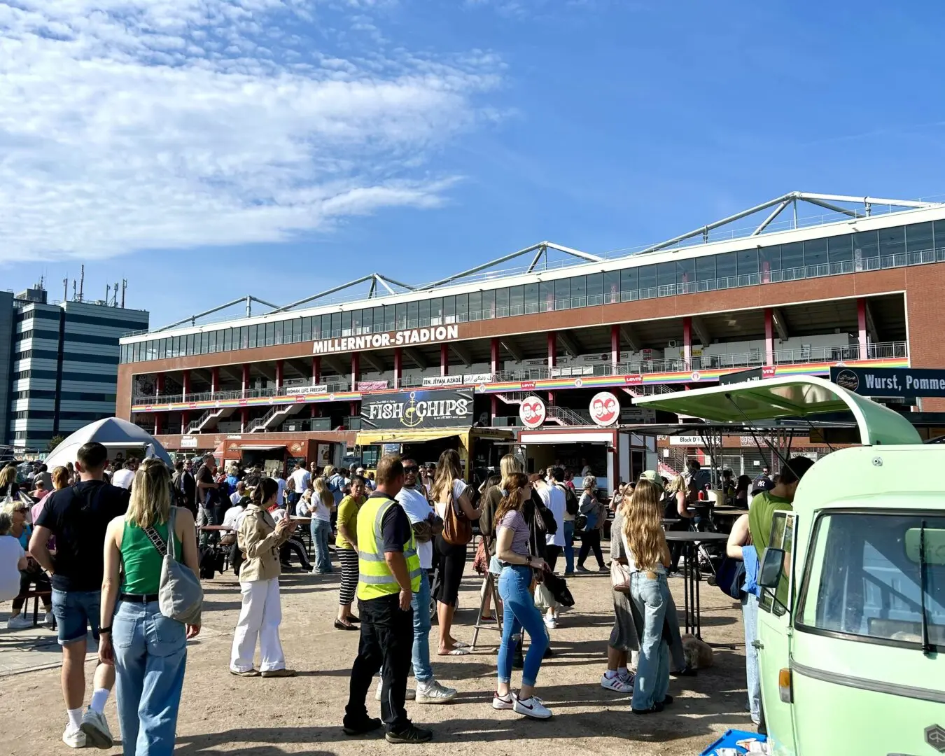 Flohmarkt Heiligengeistfeld – Schatzsuche mit Stadionblick