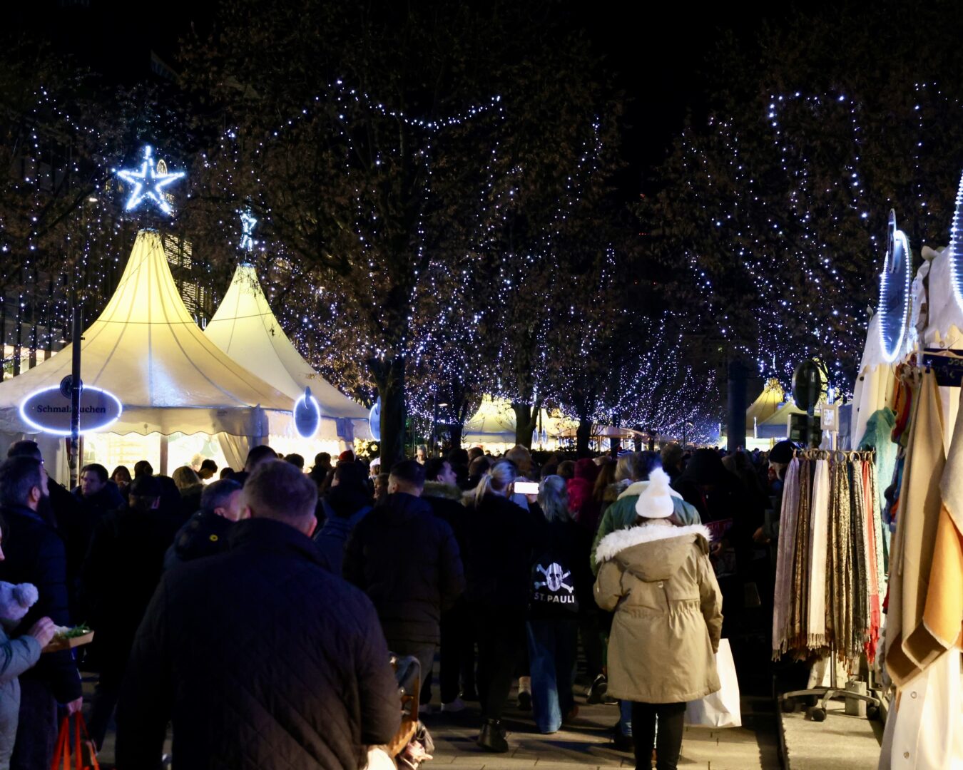 Weihnachtsmarkt Jungfernstieg Zelte