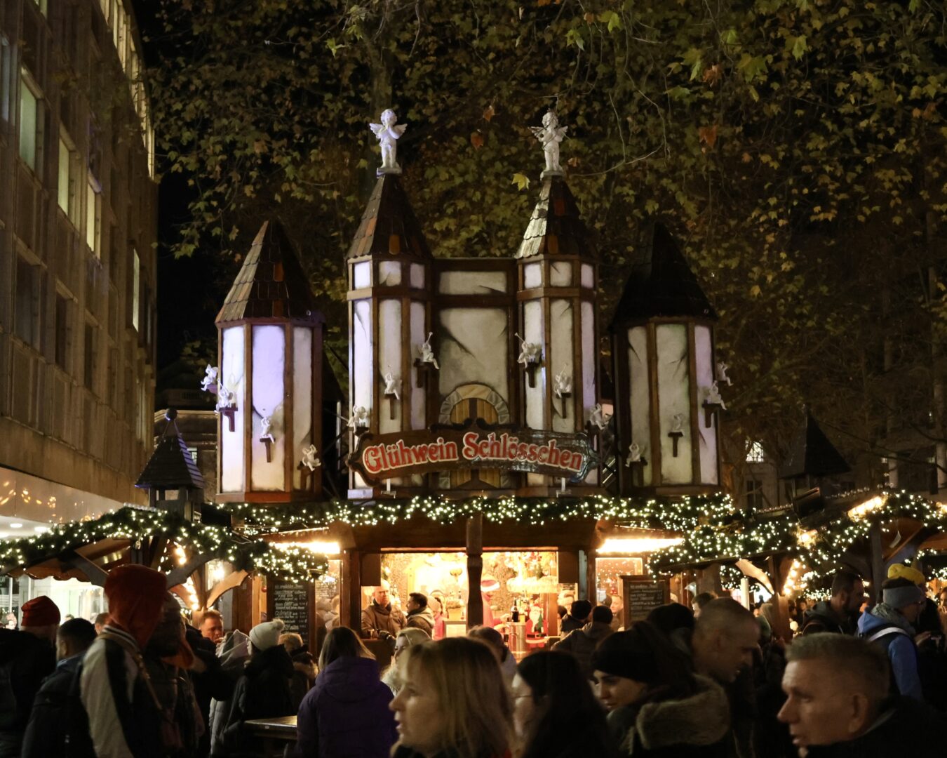 Weihnachtsmarkt Gerhart-Hauptmann-Platz Glühwein