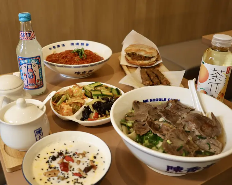 Mr. Noodle Chen – Handgezogene Nudelkunst, die süchtig macht