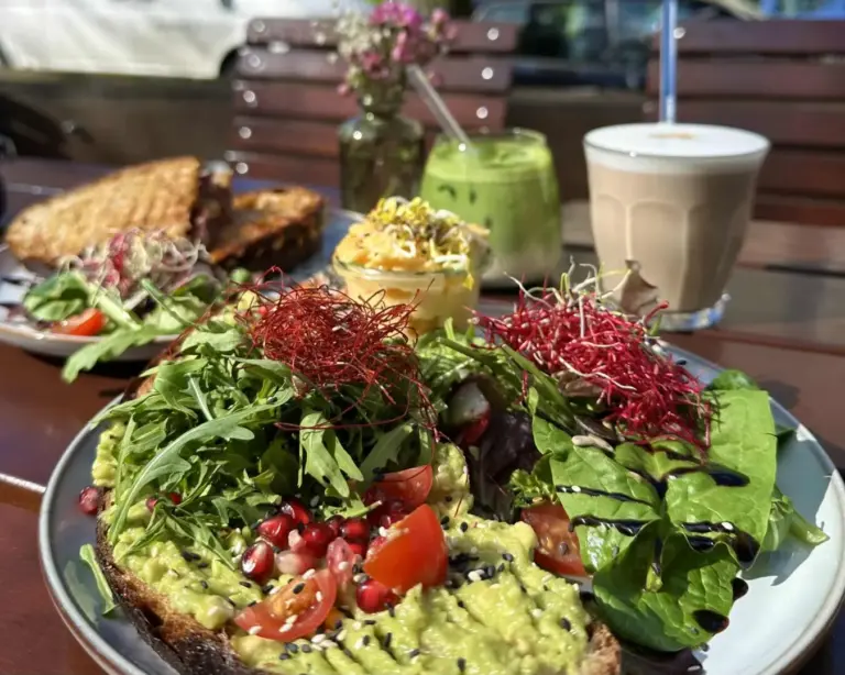 Café Meesa – Ein verstecktes Plätzchen mit Sonnenterrasse