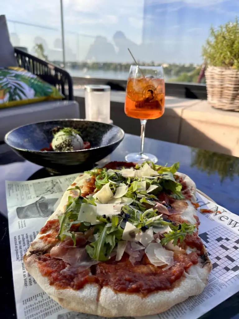 HERITAGE Rooftop Bar Hamburg Pinsa