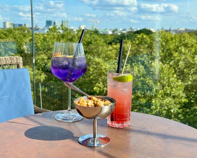Top Seven Rooftop Bar – Drinks mit Aussicht über Hamburg