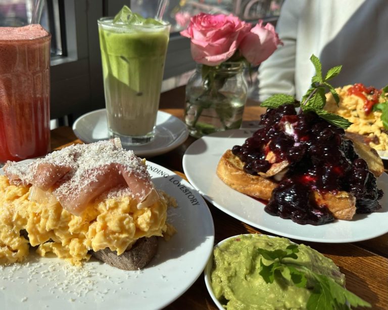 A Never Ending Love Story Hamburg – Pinker Brunch-Spot